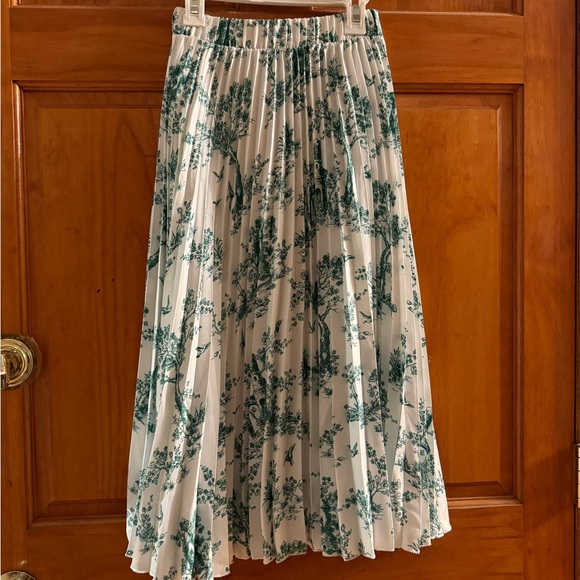 H&M floral pleated Maxi Skirt - Picture 3 of 3